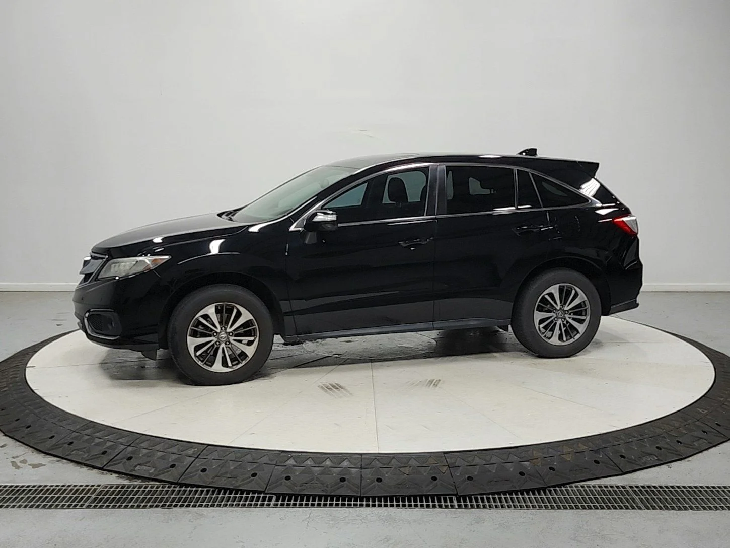 Used 2017  Acura Advance Package image 5