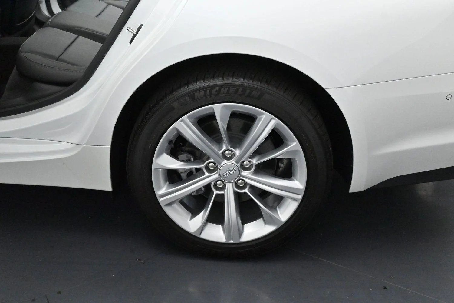 Used 2025 Crystal White Tricoat Cadillac Premium Luxury image 38