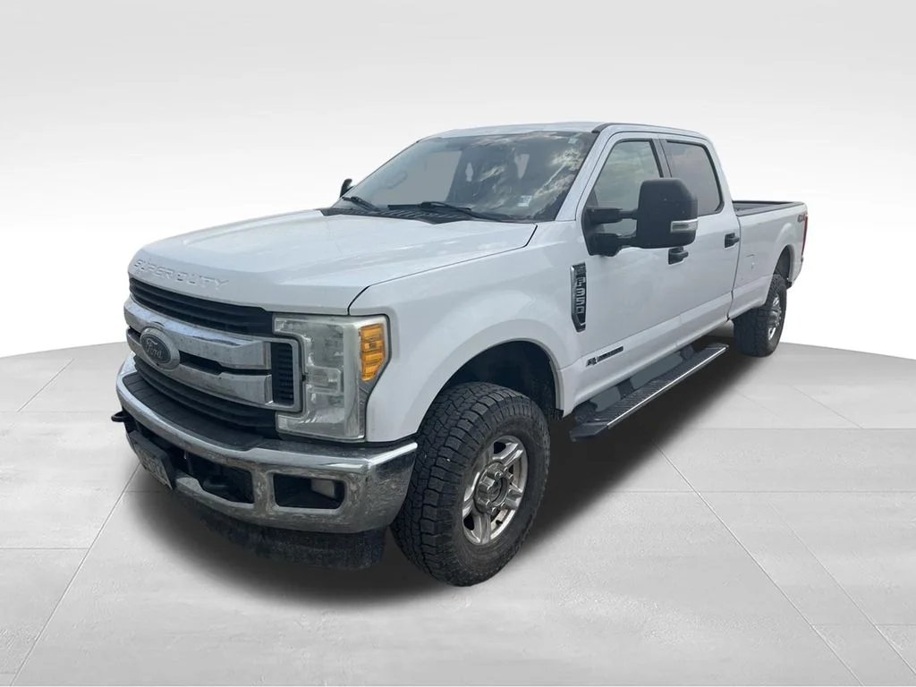 Used 2017 White Ford XLT image 1