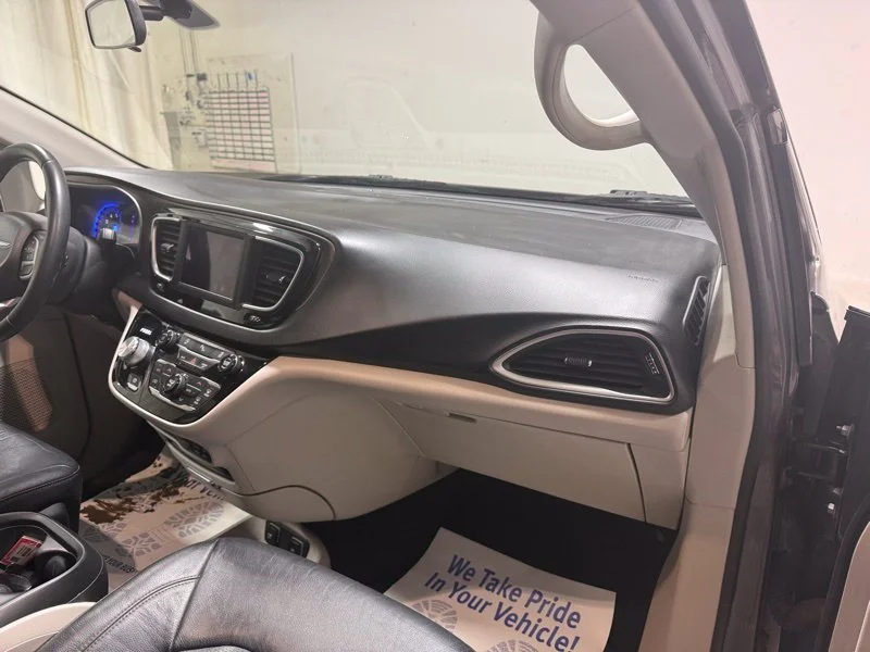 Used 2018 Gray Chrysler Touring L image 14