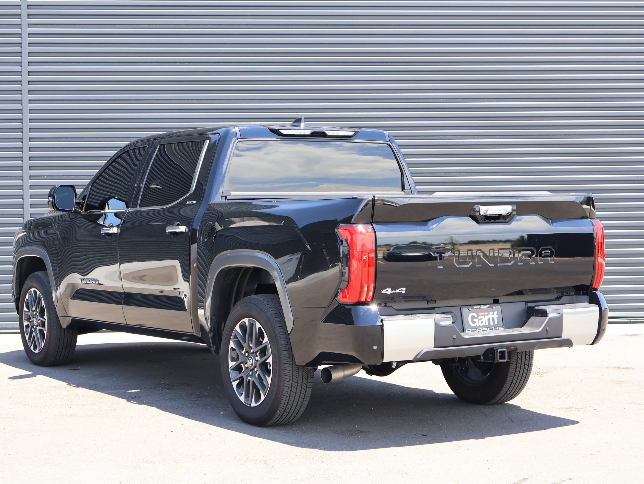 2025 Toyota Tundra Limited - Photo 7