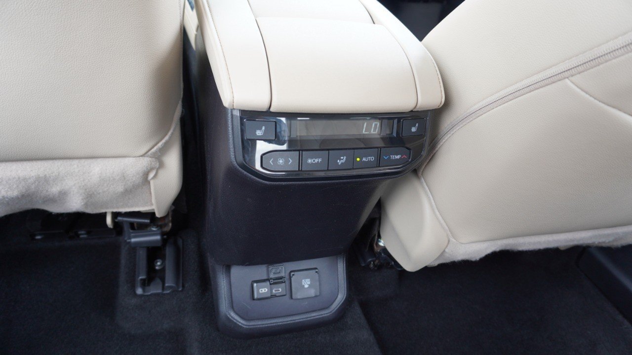 Used 2024 Blue Toyota Platinum image 32