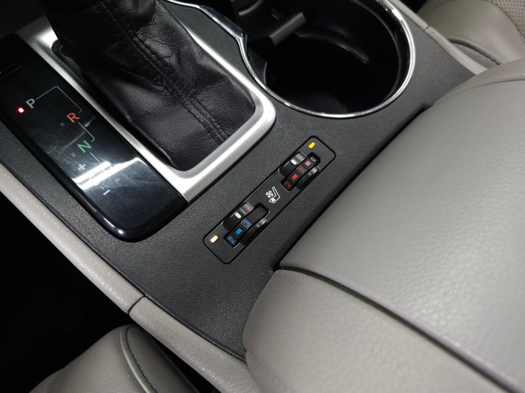 Used 2019 Blizzard Pearl Toyota Limited Platinum image 32