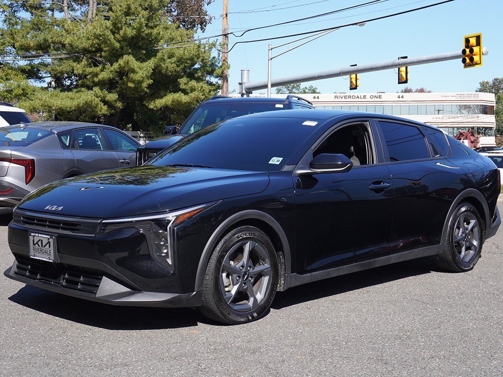 Used 2025 Black Kia LXS image 6