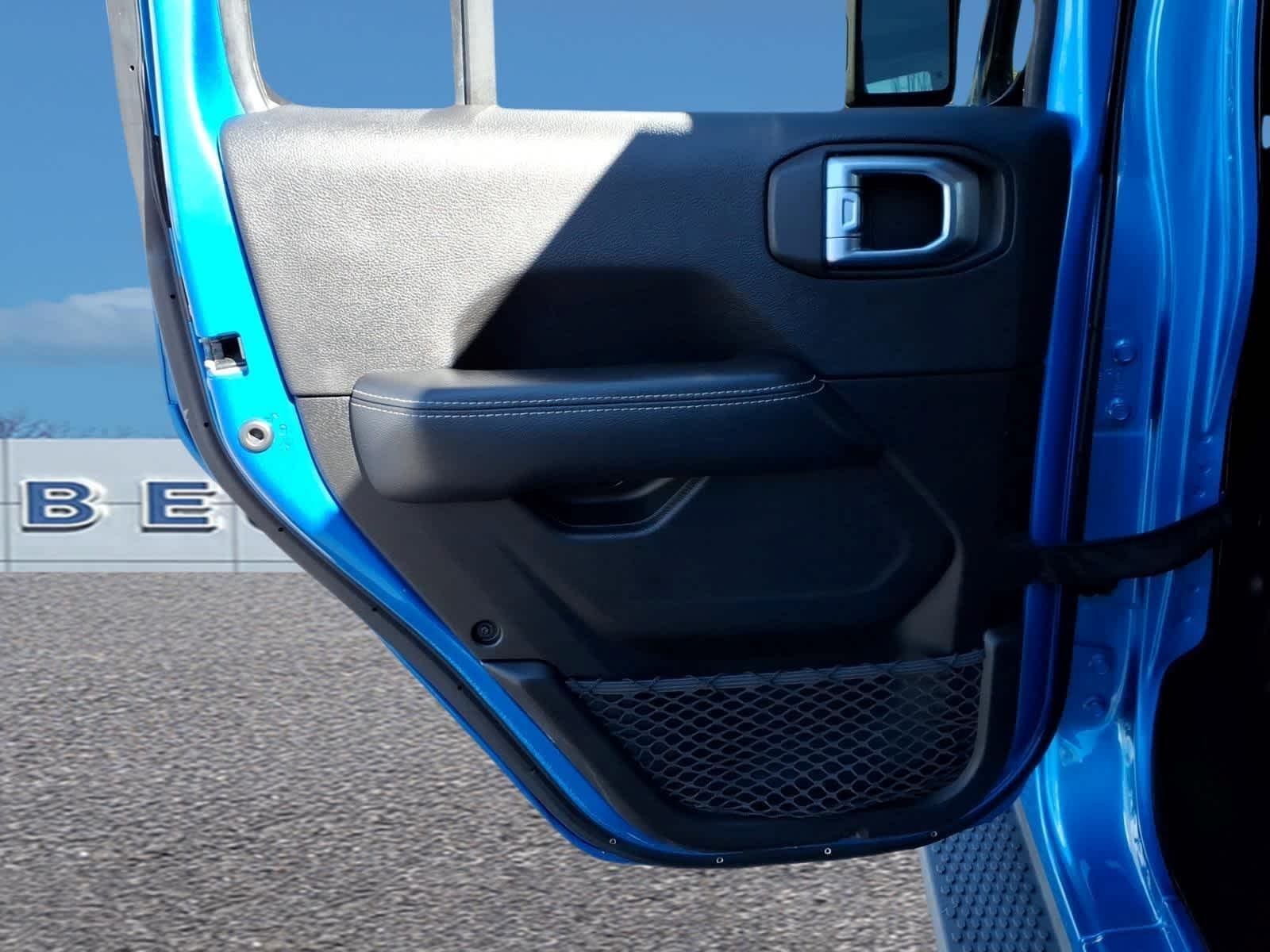 Used 2022 Hydro Blue Pearlcoat Jeep Unlimited Sahara image 27