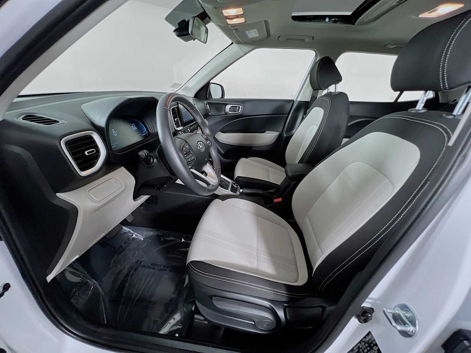 Used 2025 Lunar White Hyundai SEL image 20