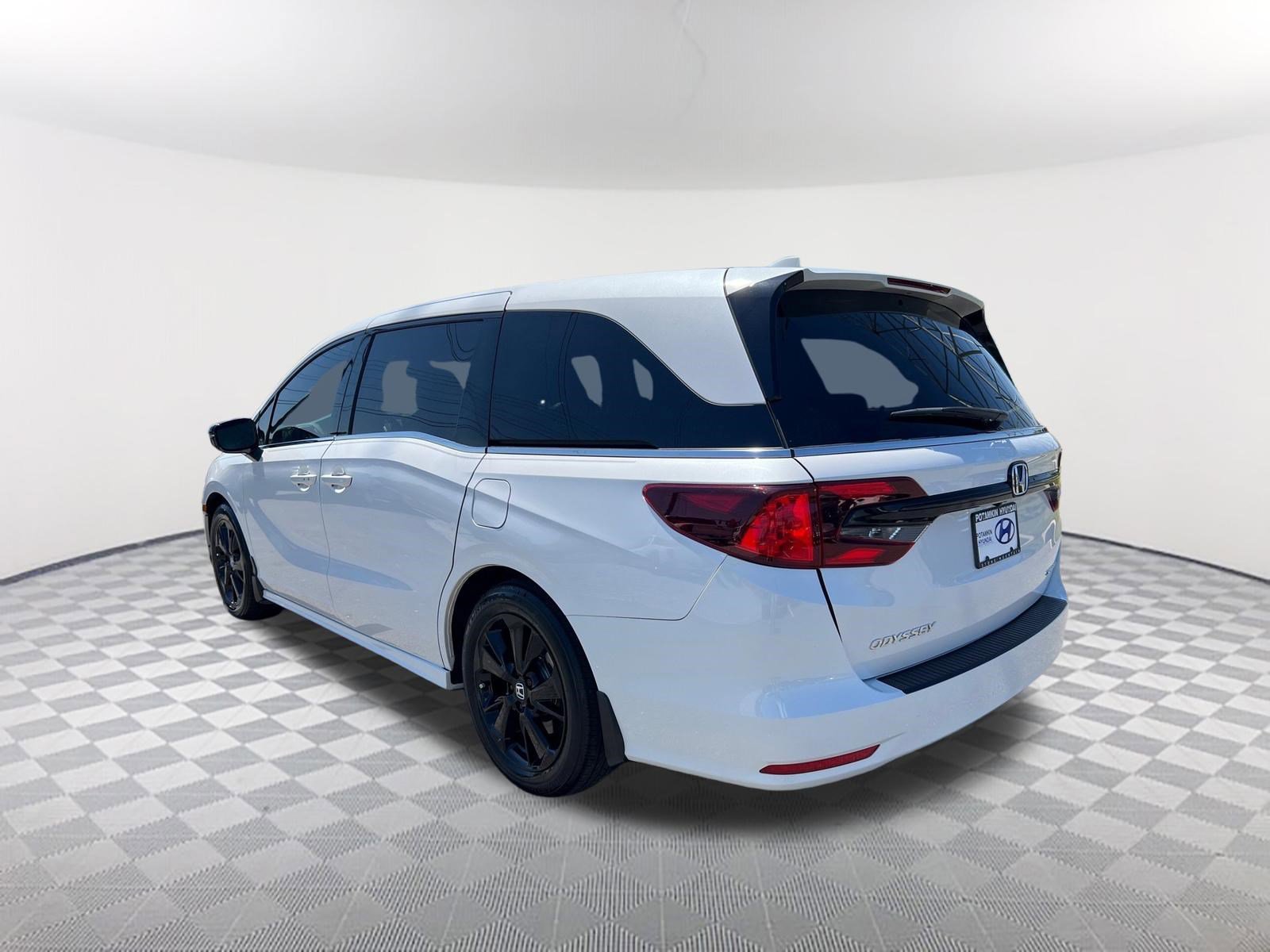Used 2024 Platinum White Pearl Honda Sport image 8