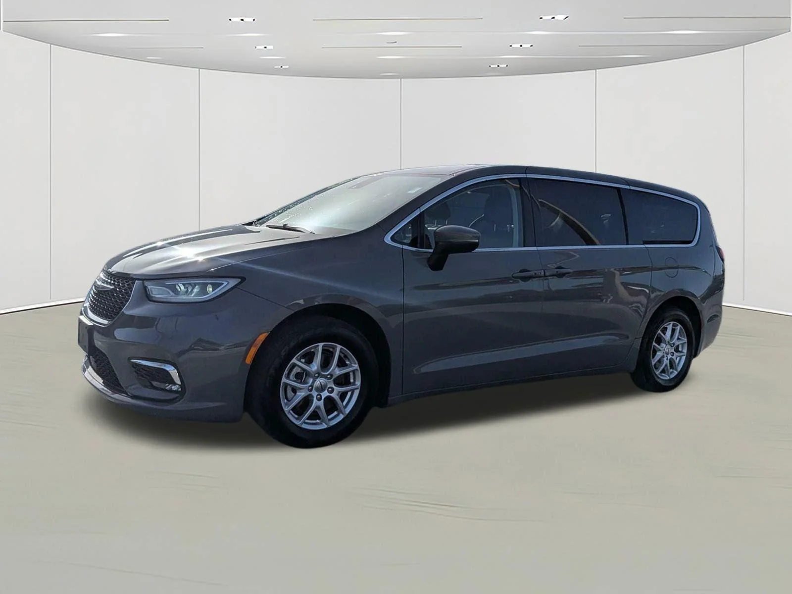 Used 2023 Gray Chrysler Touring L image 7