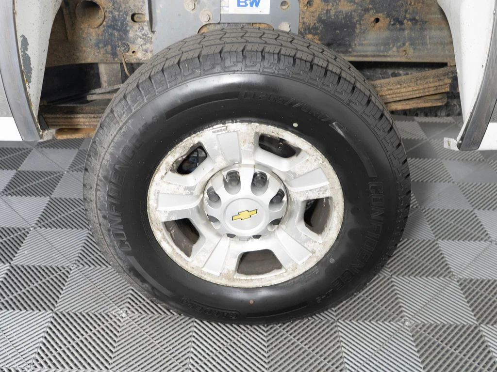 Used 2009 White Chevrolet Work Truck image 26