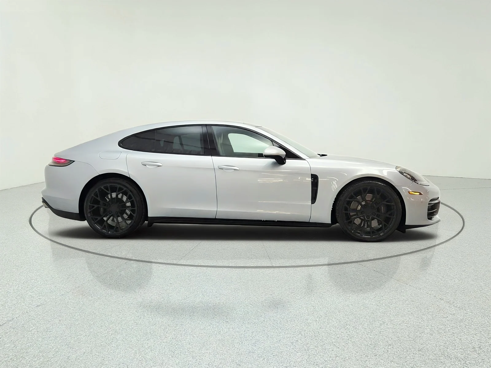 Used 2021 Dolomite Silver Metallic Porsche  image 4