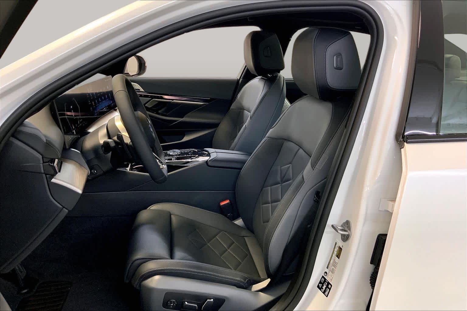 New 2027 Mineral White Metallic BMW 540i xDrive image 9
