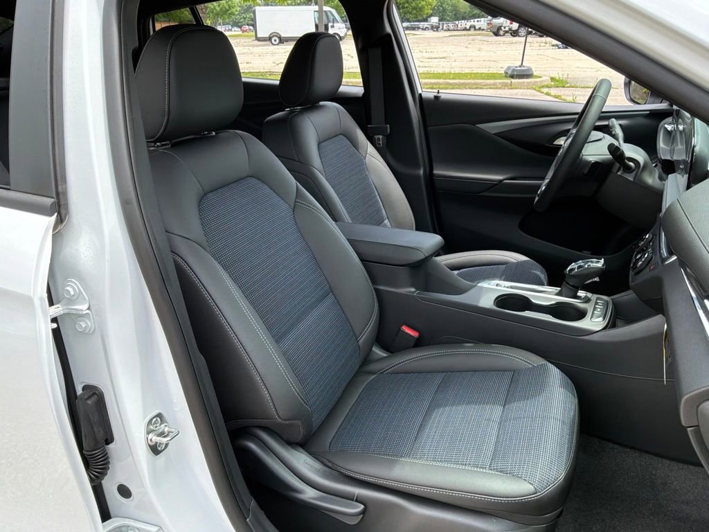 New 2026 Summit White Buick Preferred image 32