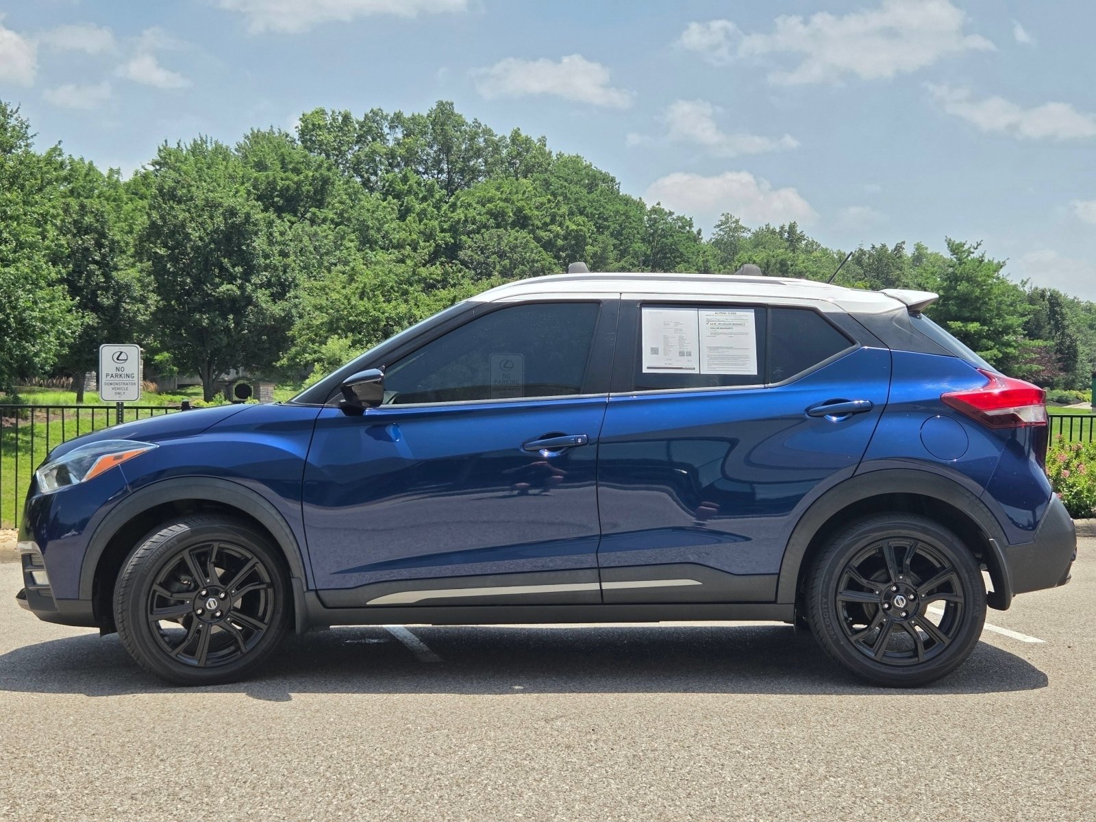 Used 2020 Deep Blue Pearl/Fresh Powder Nissan SR image 21