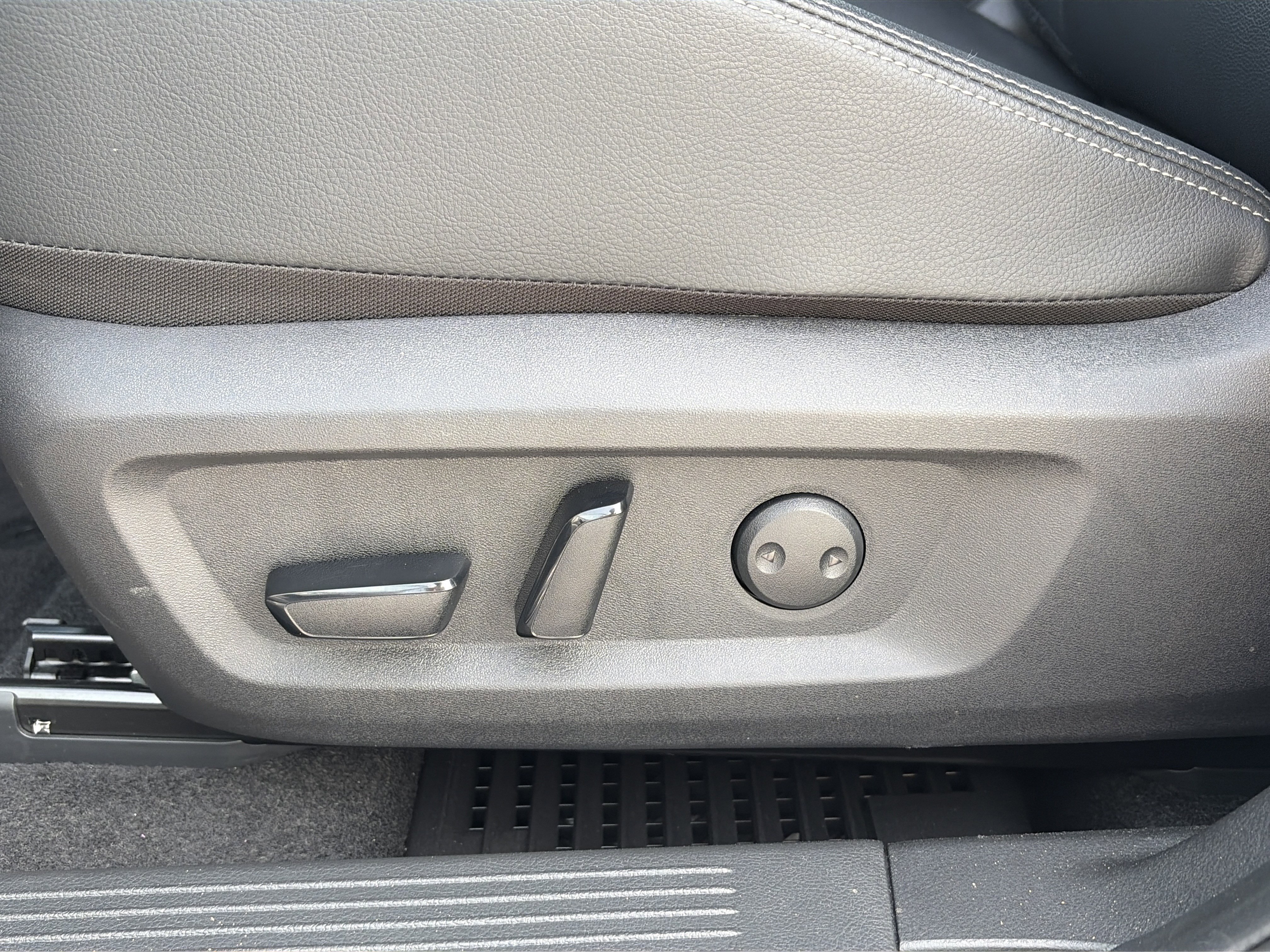 2025 Nissan Rogue SL - Photo 22