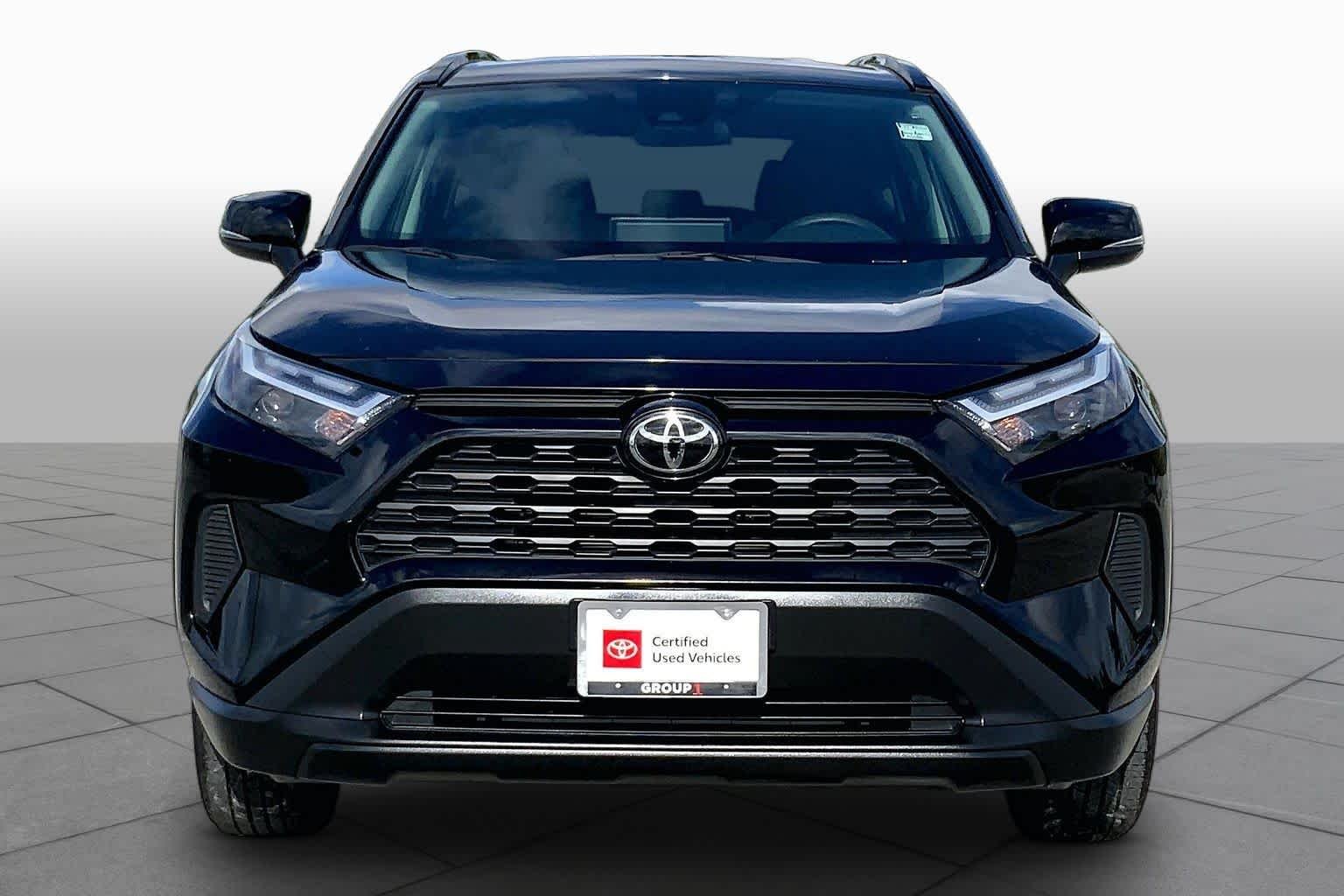 Used 2025 Midnight Black Metallic Toyota XLE image 4