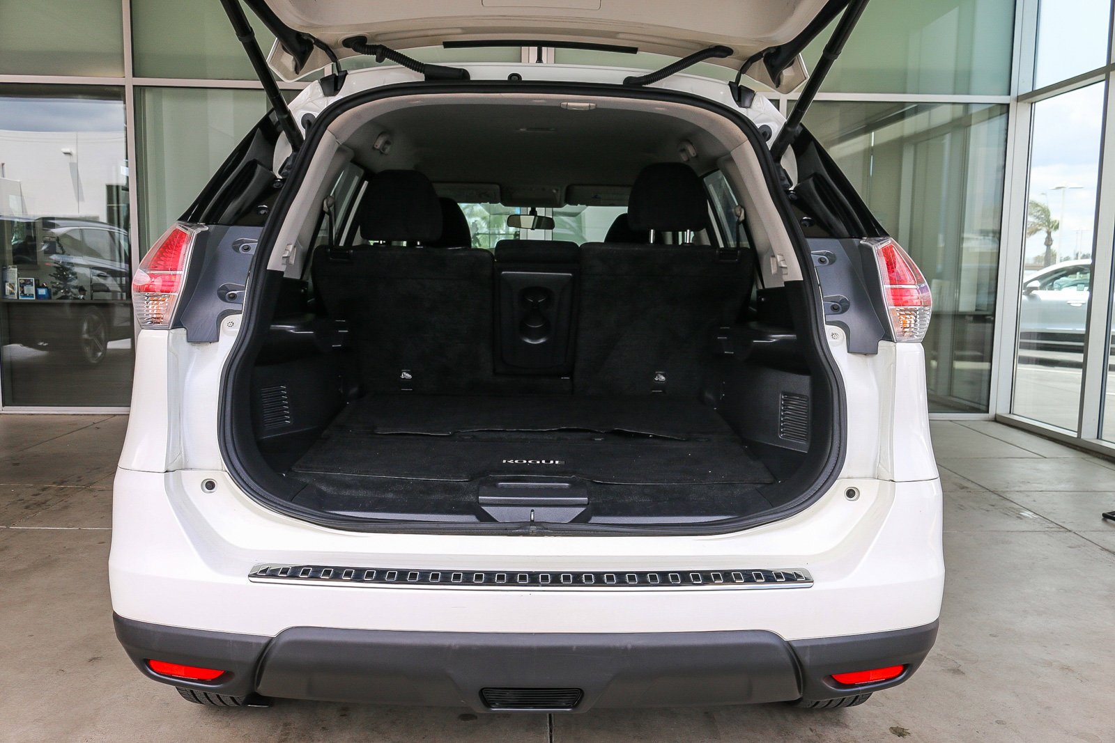 2016 Nissan Rogue SV - Photo 18