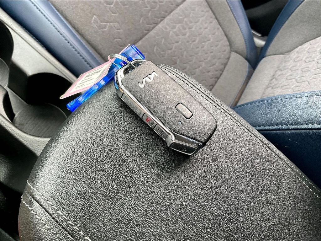 Used 2024 Fusion Black Kia S image 27