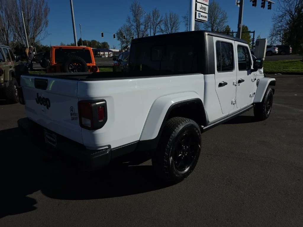 Used 2022 White Jeep Willys image 5