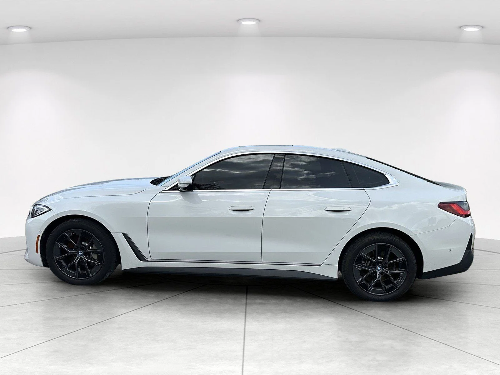 Certified Used 2023 Alpine White BMW eDrive35 image 4