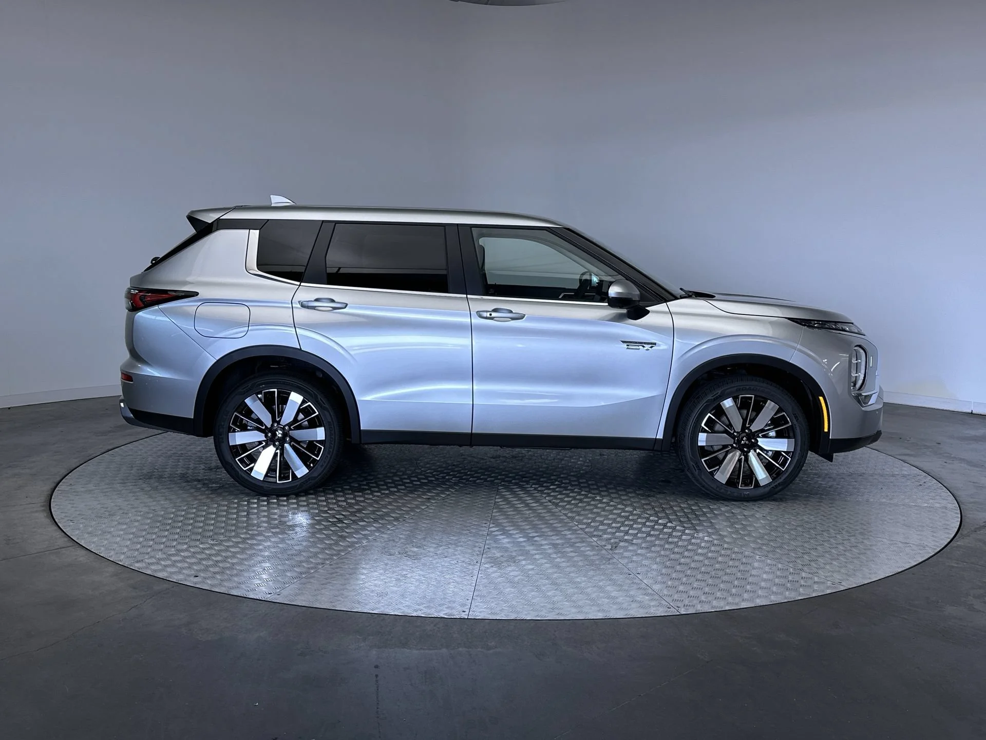 New 2026 Alloy Silver Metallic Mitsubishi SE image 10