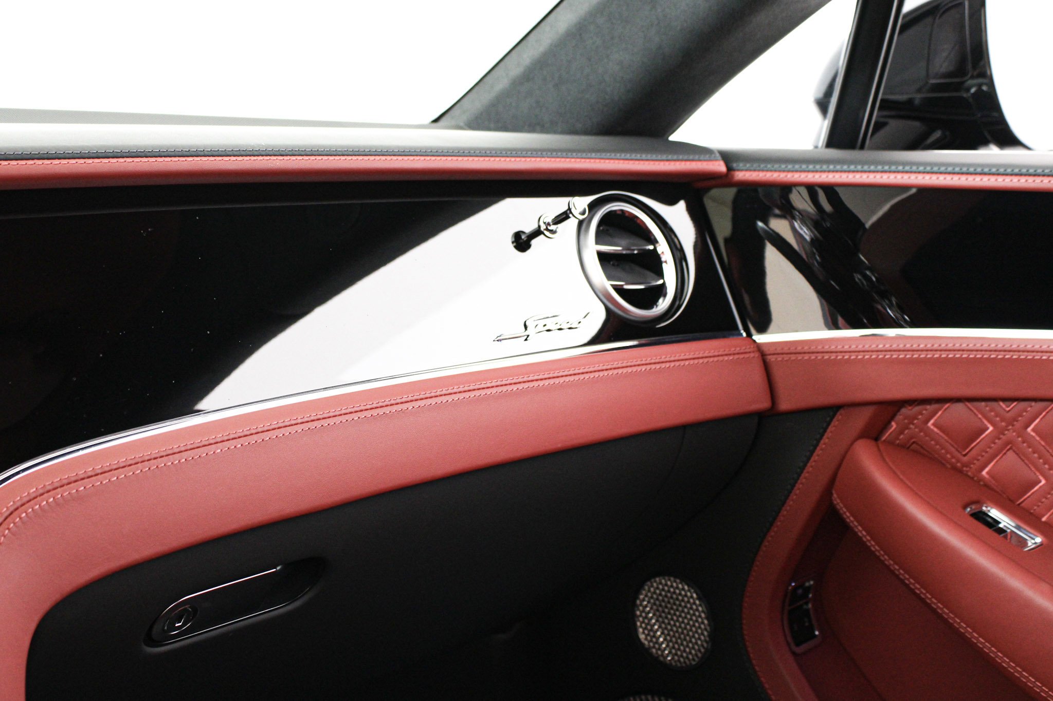Used 2024 Black Bentley  image 38