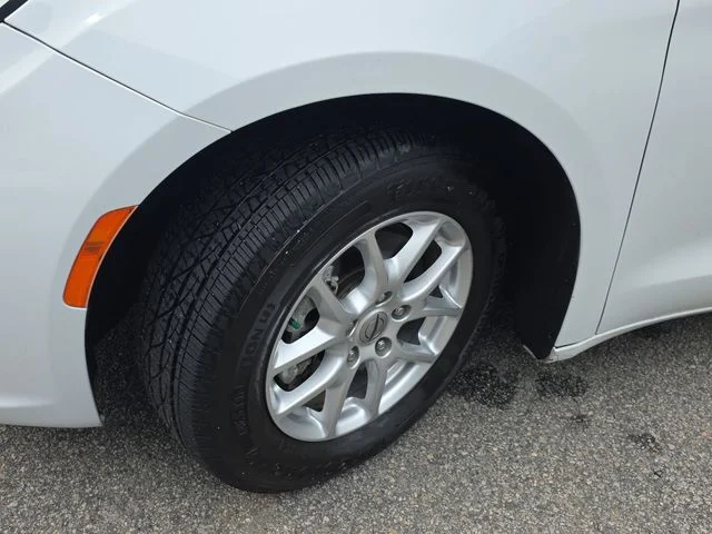 Used 2021 White Chrysler Touring L image 33
