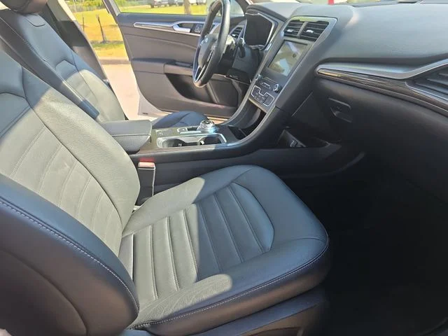 Used 2018 Silver Ford SE image 11