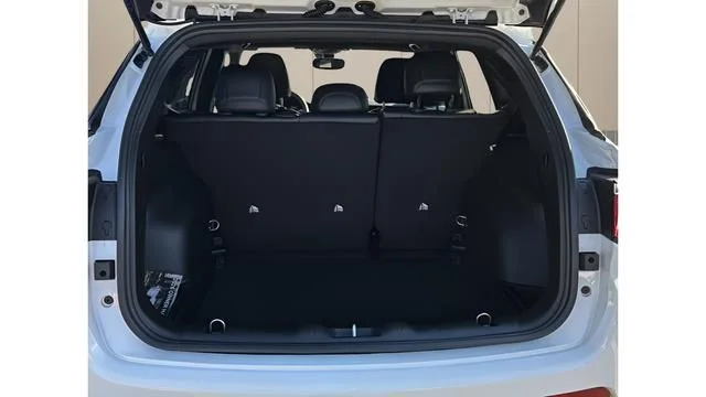 New 2026 White/off-white Jeep Latitude image 15