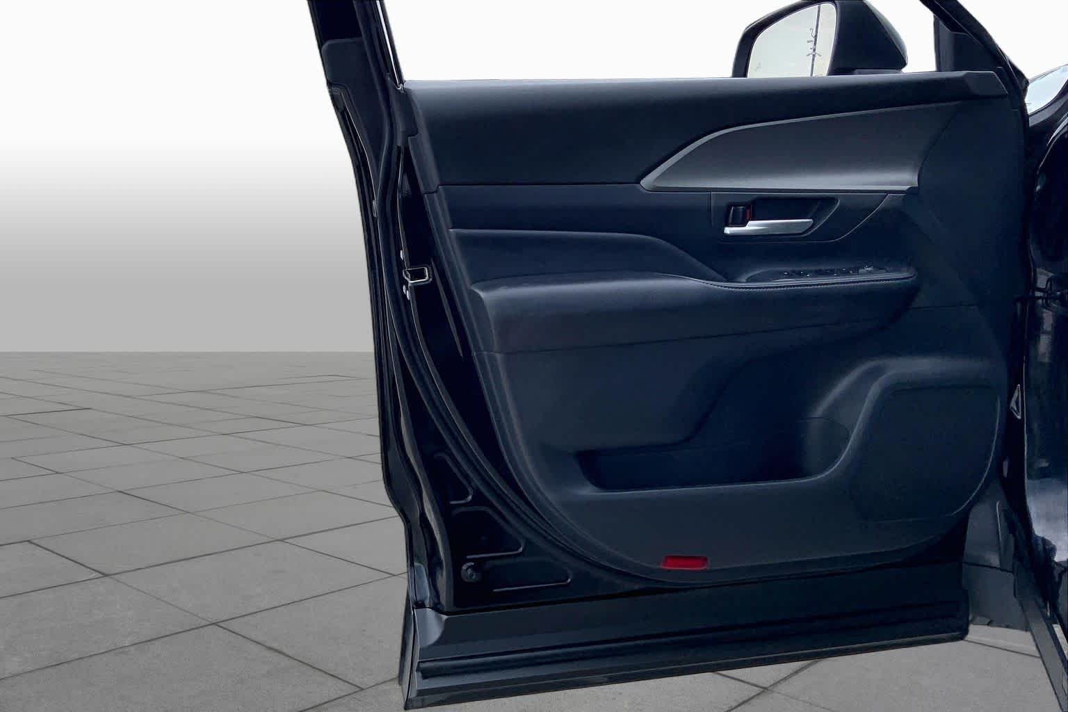 Used 2025 Midnight Black Metallic Toyota XLE image 21