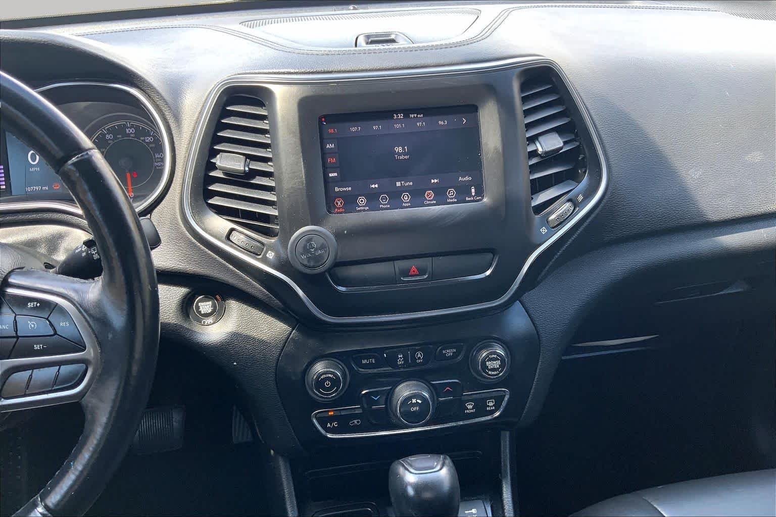 Used 2019 Bright White Clearcoat Jeep Latitude Plus image 7