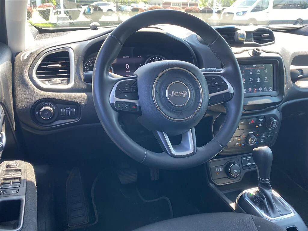 Used 2021 Glacier Metallic Jeep Latitude image 3