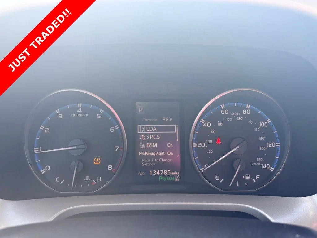 Used 2018 Red Toyota XLE image 24