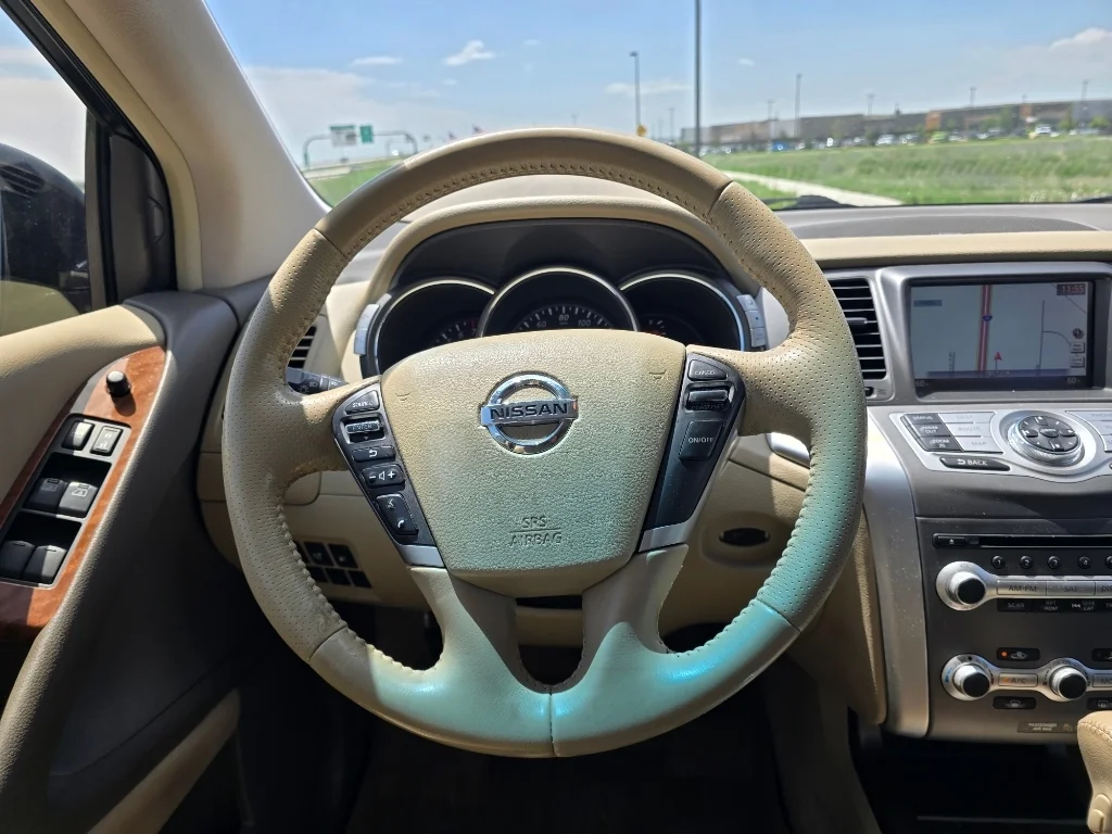 Used 2014 Tinted Bronze Metallic Nissan LE image 28