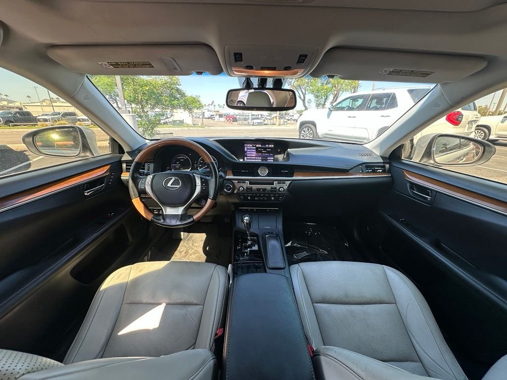 Used 2014 Silver Lexus 300h image 16