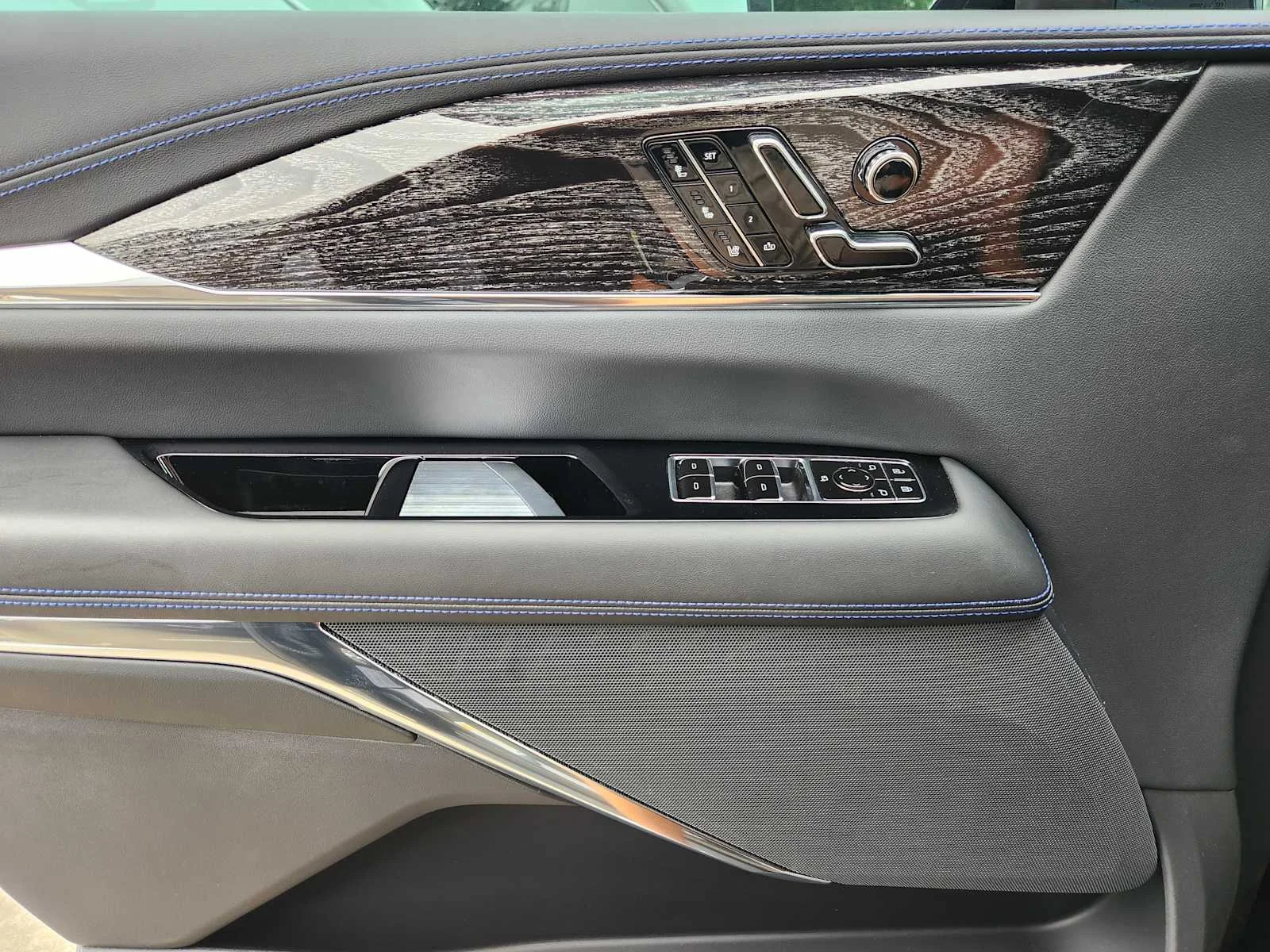 2026 Cadillac Escalade IQ Luxury - Photo 15