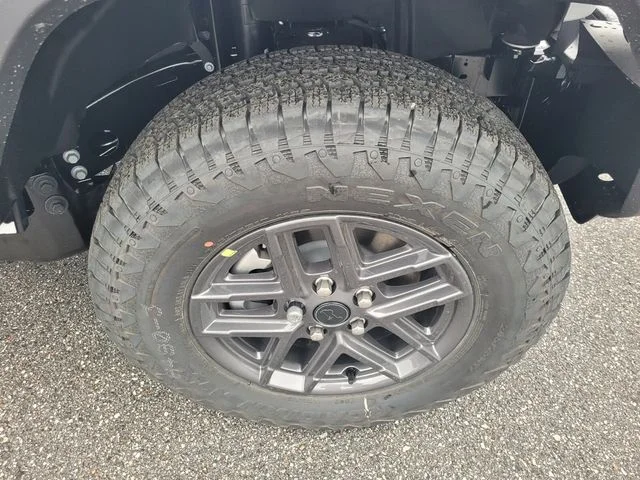 New 2026 Bright White Clear-Coat Exterior Paint Jeep Sport S image 17