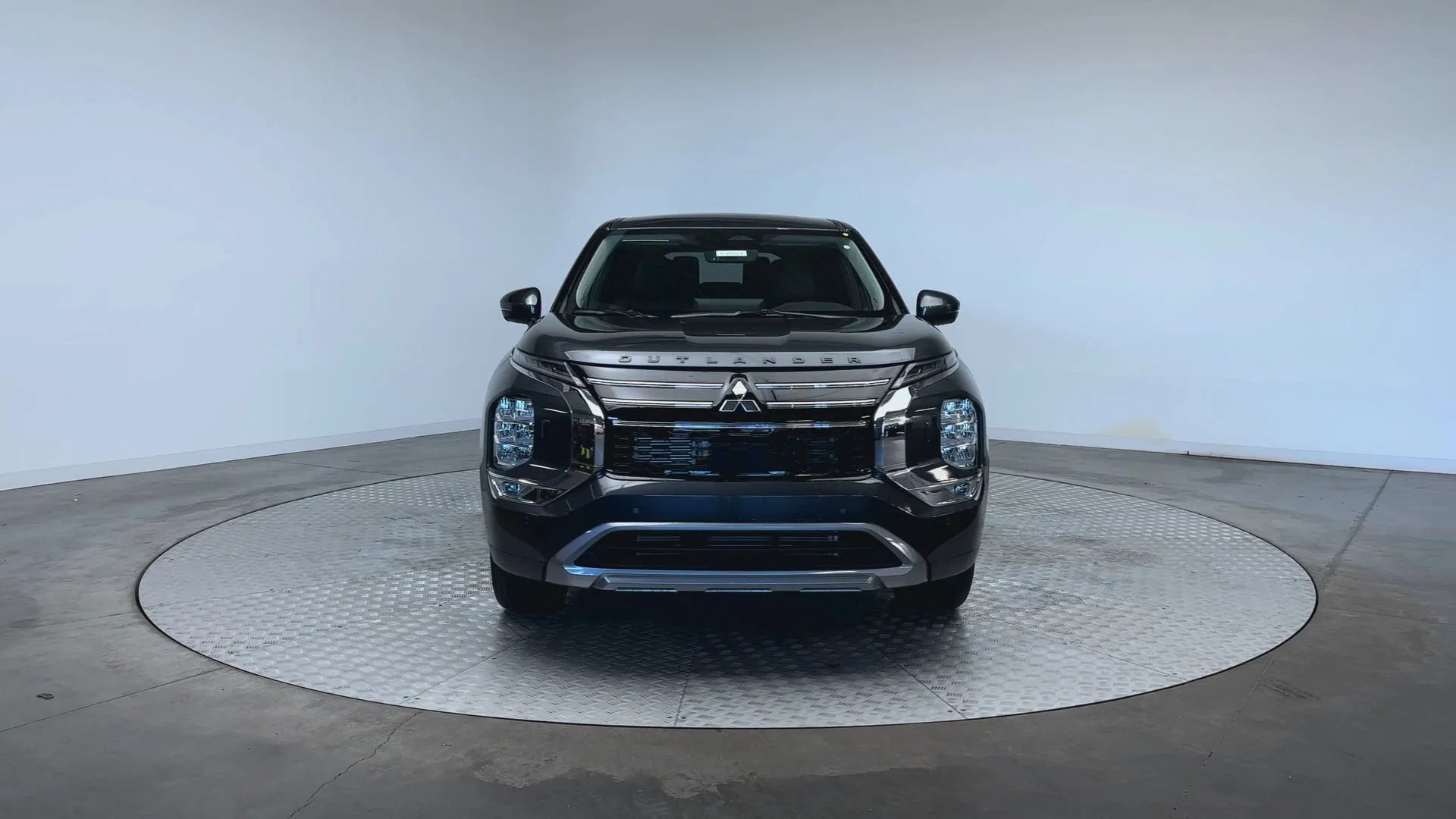 New 2026 Graphite Gray Mitsubishi SE image 3