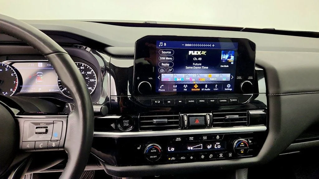 Used 2025 Super Black Nissan SL 4WD image 18