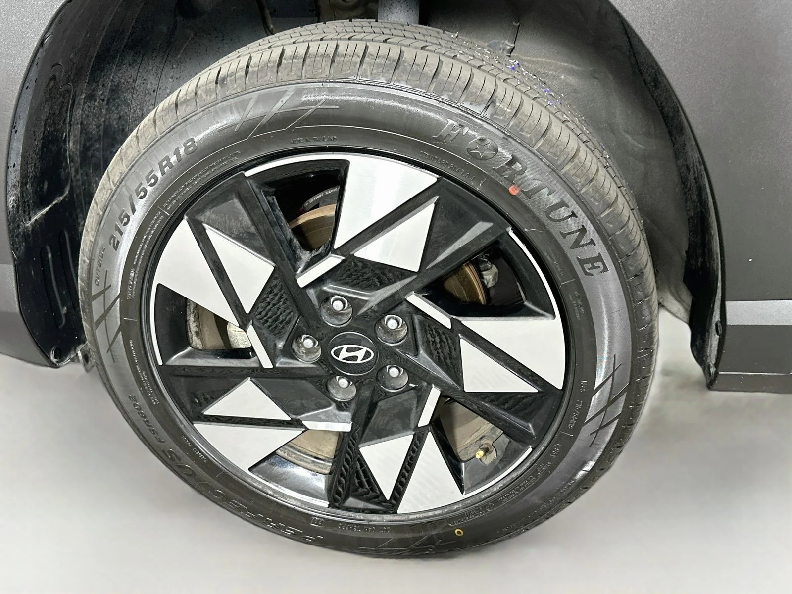 Used 2024 Abyss Black Pearl Hyundai SEL image 31