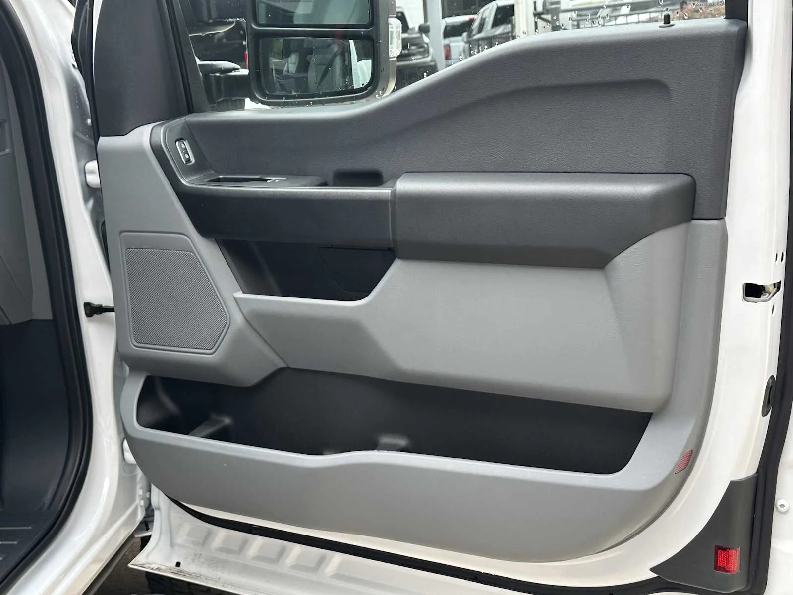New 2025 Oxford White Ford XL image 15