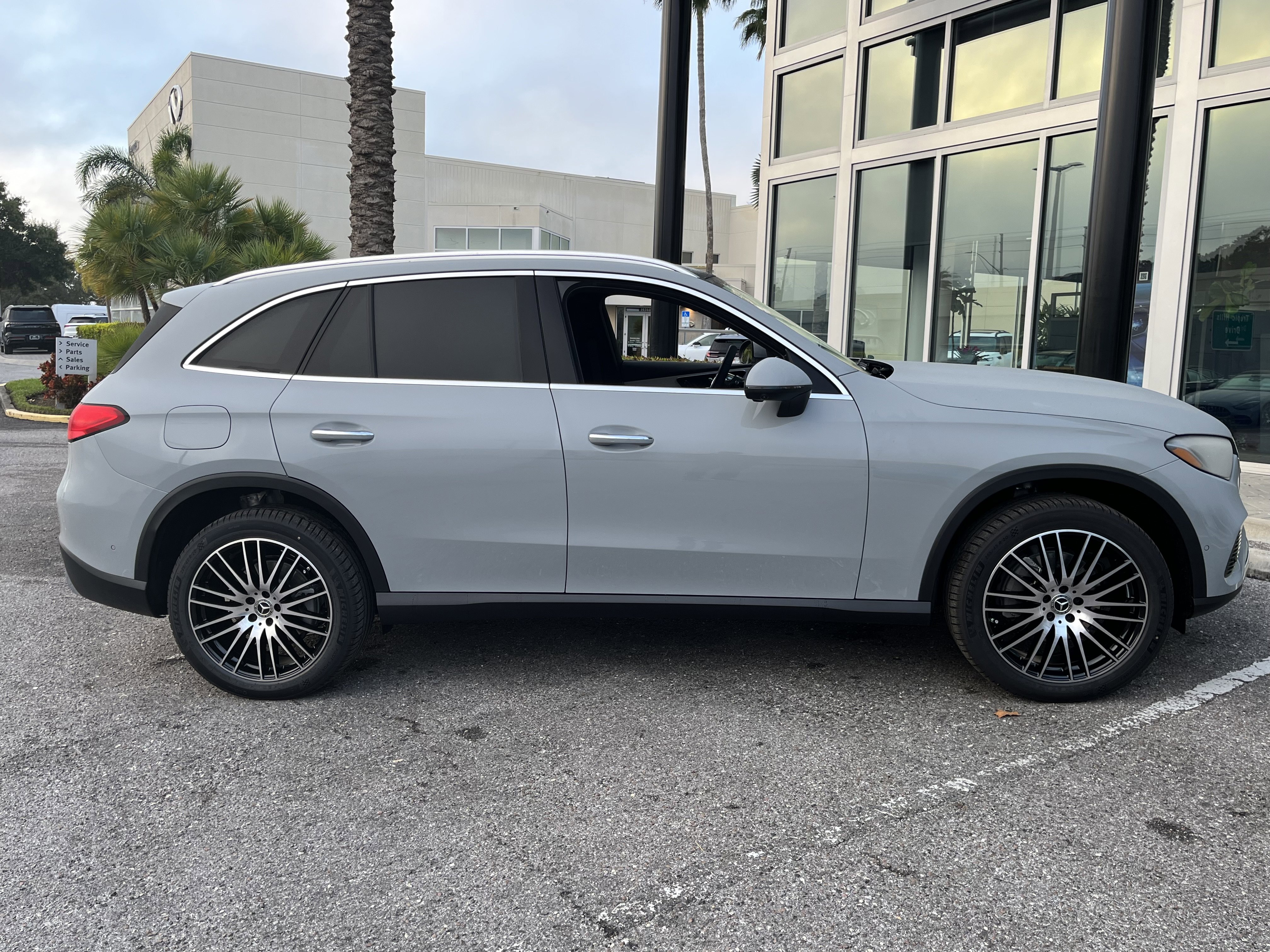 New 2026 MANUFAKTUR Alpine Grey Mercedes-Benz GLC 300 image 8