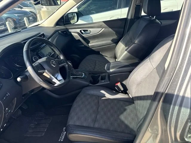 Used 2020 Gray Nissan SV FWD Xtronic CVT image 8