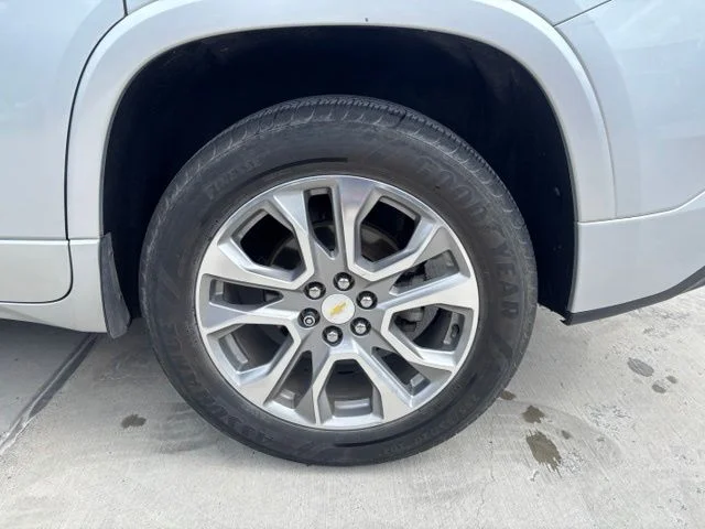 Used 2018 Silver Chevrolet Premier image 7