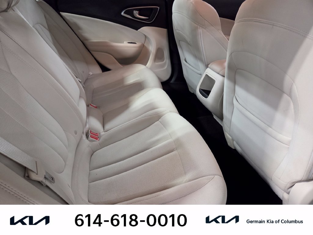 Used 2015 Silver Chrysler Limited image 19