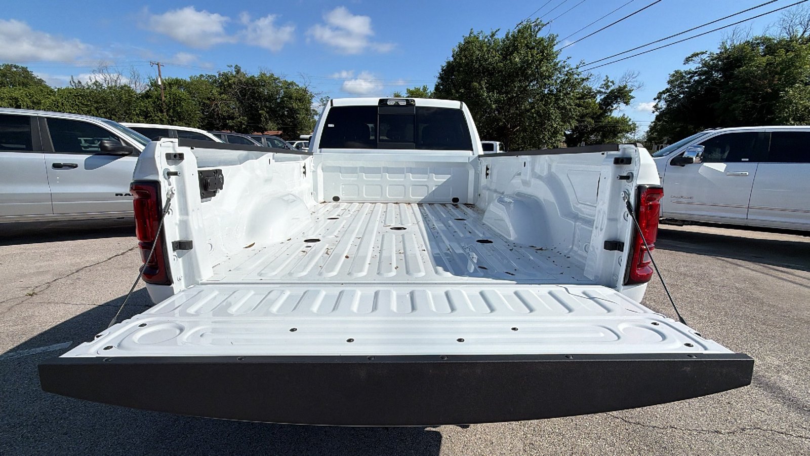 New 2026 Bright White Clear-Coat Exterior Paint RAM Tradesman image 24