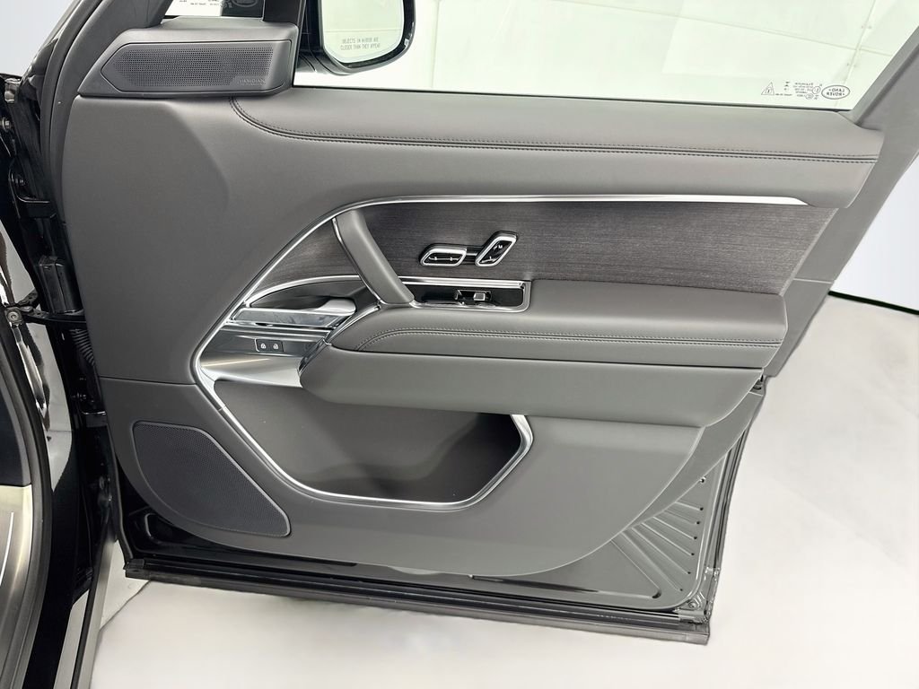 New 2026 Santorini Black Land Rover SE image 25