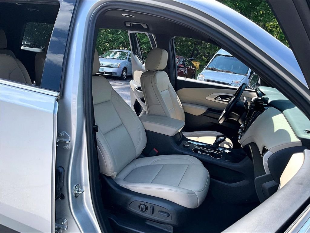 Used 2022 Silver Ice Metallic Chevrolet LT Leather image 11