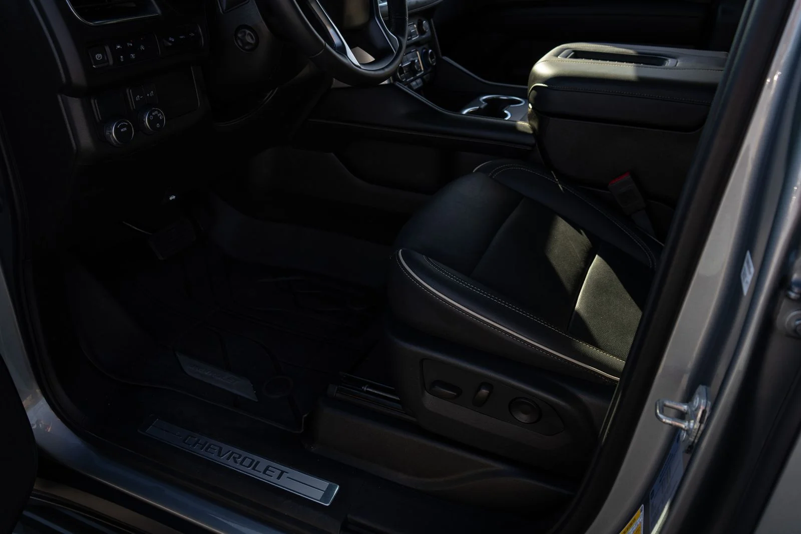 Used 2024 Gray Chevrolet Premier image 17