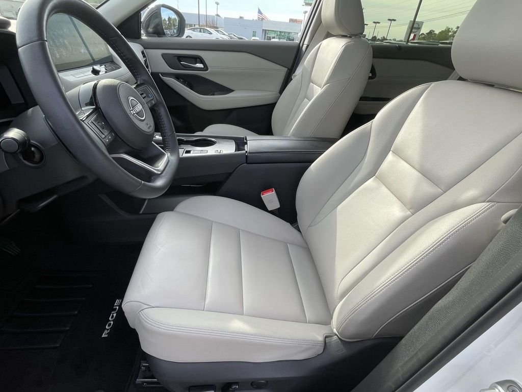 Used 2024 White Nissan SL image 13