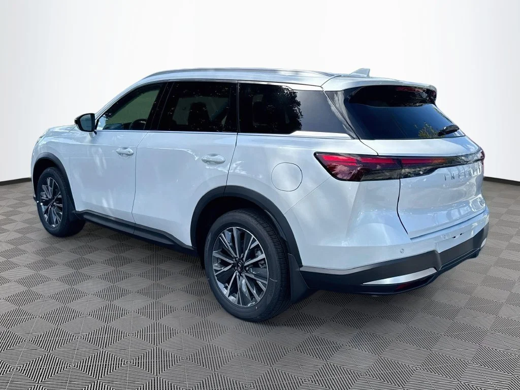 New 2027 White INFINITI LUXE image 7